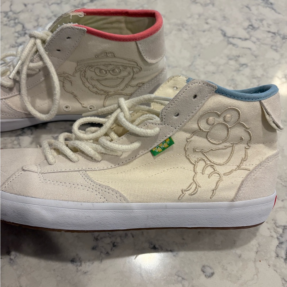 New VANS x Sesame Street The Lizzie Embroidered Characters Shoe Mens SZ 10.5